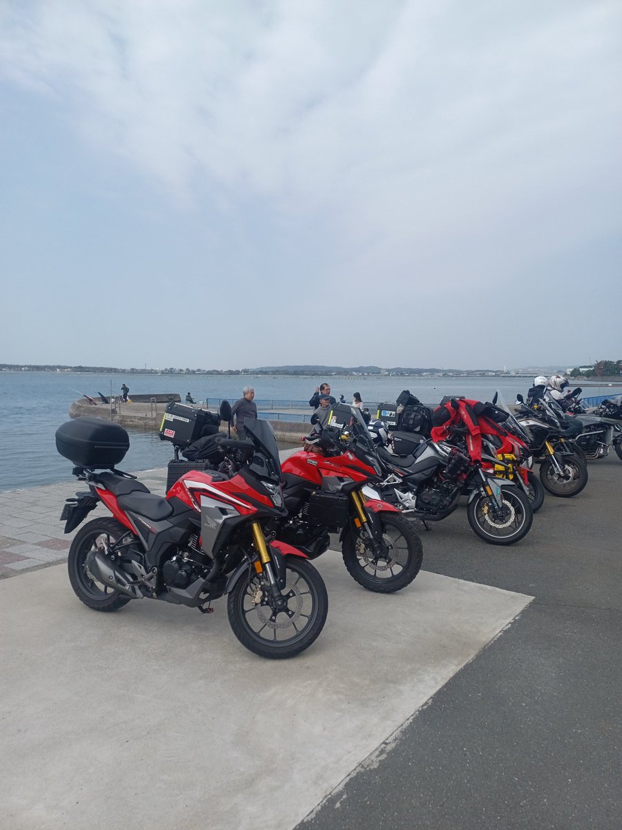 wacky_CB200X's tweet photo. 今日はHONDA CompactAdventure Owners Clubの第2回浜松ミーティングに参加して来ました。皆さんのカスタムが見られ、色々とお話も出来て、楽しいミーティングでした😁✨#cb200x #honda #インドホンダ #CB190X #cb150x #adv160 #弁天島 https://t.co/85VOgMGj0J