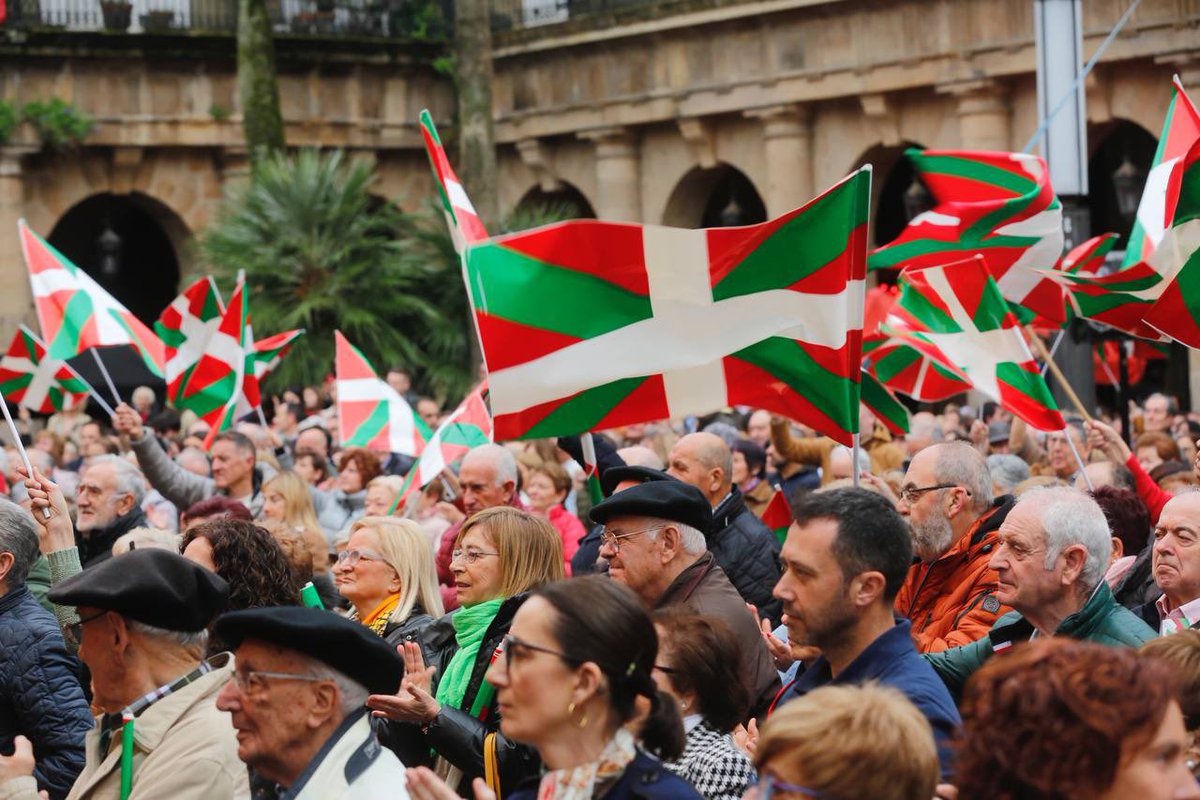 💪 @Imanol_Pradales: “Herri eta nazio bezala haziko gara. Eta Ongizatean ere haziko gara. #Etorkizun hobea lortuko dugu #Euskadi-ko pertsona guztientzat”. #IndarBerria #AberriEguna