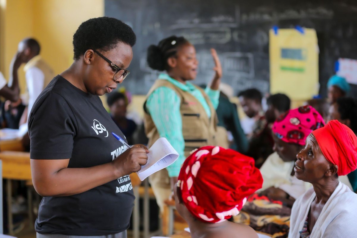 Never underestimate the power that play can have in child development and learning. 💪 In Rwanda, VSO volunteers are leading parental engagement activities and are highlighting the pivotal role of play-based learning. 🎓 #WeVolunteerFor