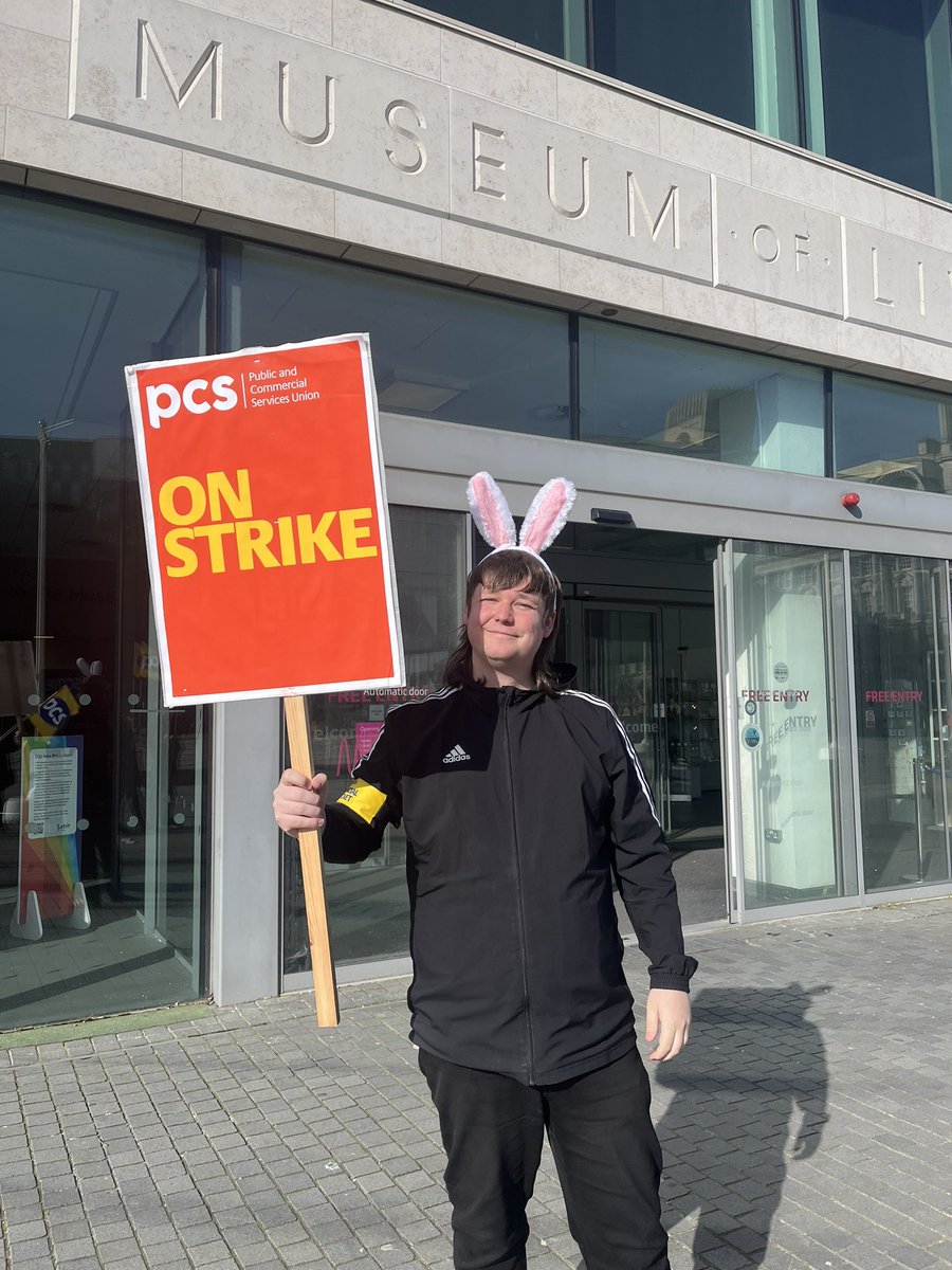 Happy Easter everyone 🐣 Our PCS Easter Bunny is still on strike as the bosses at @NML_Muse still haven’t done right by their workers and paid staff the long overdue £1500 cost of living payment. #NMLPayUp #PCSonStrike