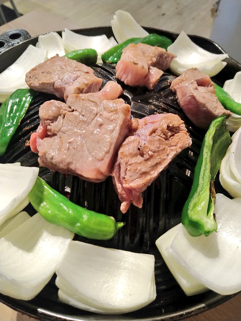 nao_us2's tweet photo. 昨日、初ジンギスカン食べに行ってきた。おいしかった💕 大きな椎茸歯たべごたえあった。パステルのポムプリンも食べた！おしり、かわいすぎた。 https://t.co/yxtVSPA8O9