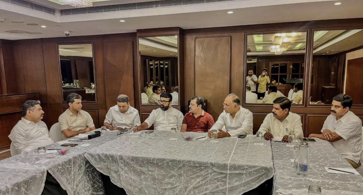 We, Congress Bengaluru Central MLAs had a productive meeting with our MP candidate Shri @MansoorKhanINC We are confident, that the people of Bengaluru Central will back the Congress this election. #MansoorForBengaluruCentral #LokSabhaElection2024 @dineshgrao @BZZameerAhmedK…