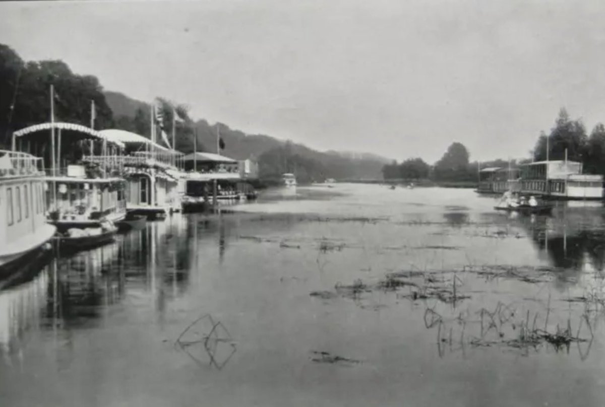 There are 93 sleeps to Henley Royal Regatta 2024. #HRR24 The eve of the regatta, 1905. “We might get a bit of weed Coach.. .. no, no - not THAT kind of weed…” 🙄