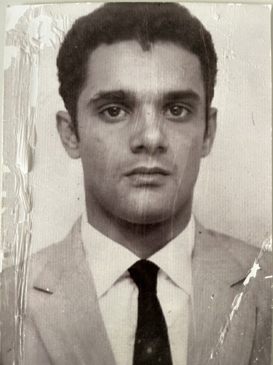 tatiroque's tweet photo. Ao golpe, iniciado neste dia há 60 anos, se seguiu a resistência. À resistência se seguiu a repressão, o AI-5, assassinatos, torturas e desaparecimentos. Uma vítima foi meu pai, Lincoln Bicalho Roque, assassinado pela ditadura aos 27 anos. Lembrar para que nunca mais aconteça. https://t.co/Q75xdeEZk7
