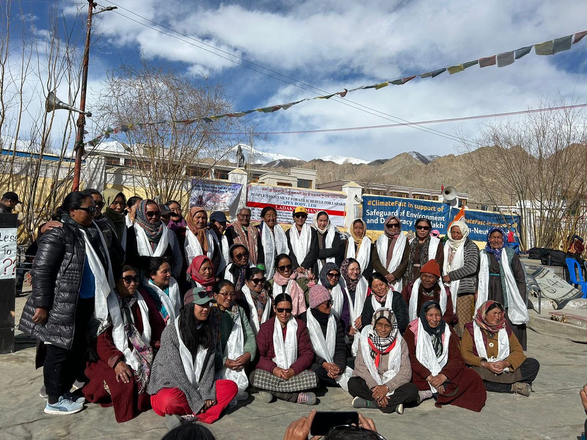 40 most sincere and brave women volunteers completed their 5 days #Climatefast today.

@Wangchuk66 
#saveladakh #savethehimalaya #Ladakh #friendsofladakh #friendsofnature