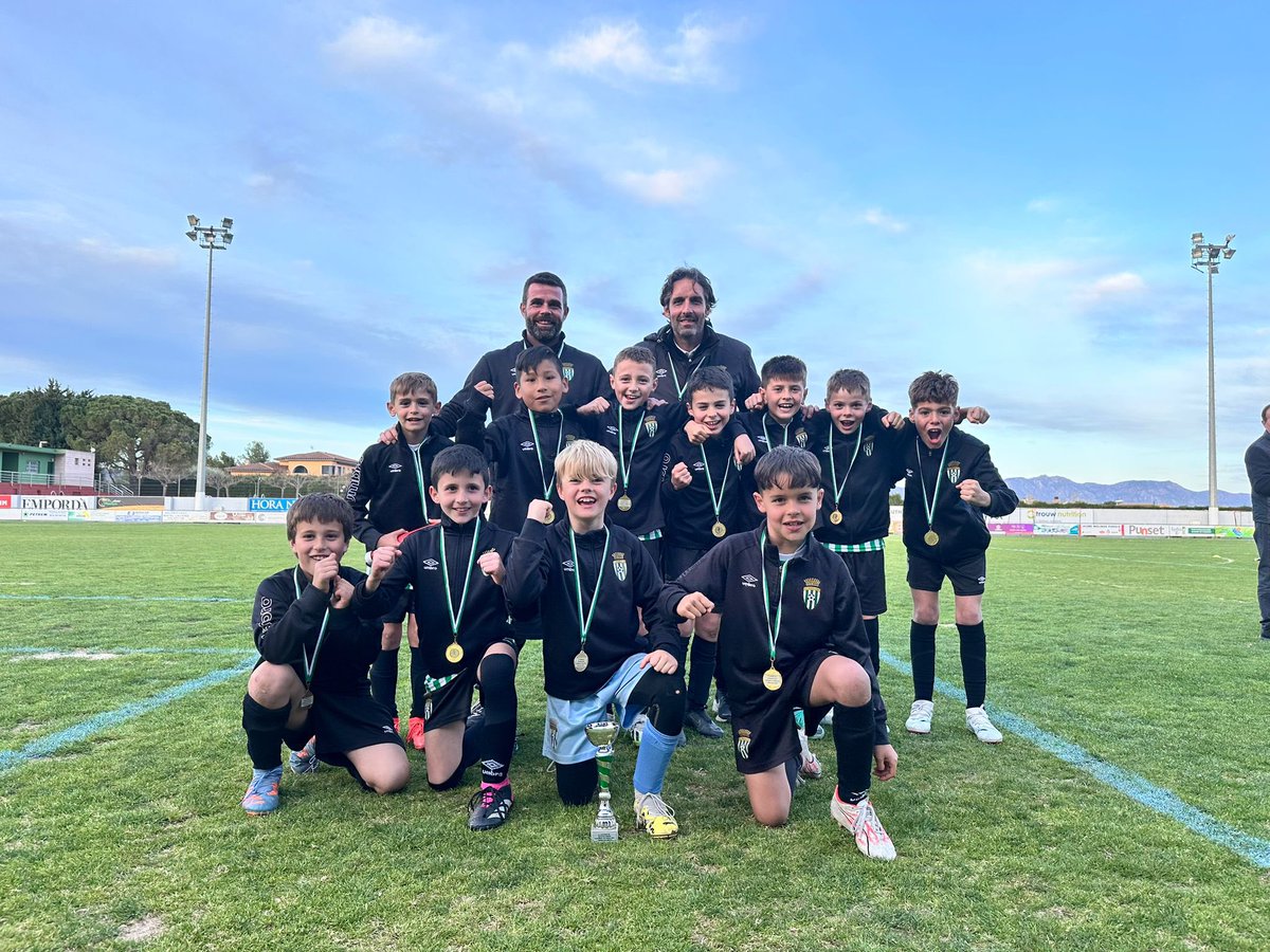 CFPeralada's tweet photo. 🏆 [2n Torneig de Setmana Santa]

➡️ L’@UnioGironaACE es va proclamar ahir guanyador del Torneig a la categoria S9, derrotant a la final al nostre equip representant.

👏🏼 Un altre gran dia de futbol el que vam poder viure al Municipal de Peralada! 💚🤍

#academiaCFPeralada https://t.co/Dk1YgcV0aO