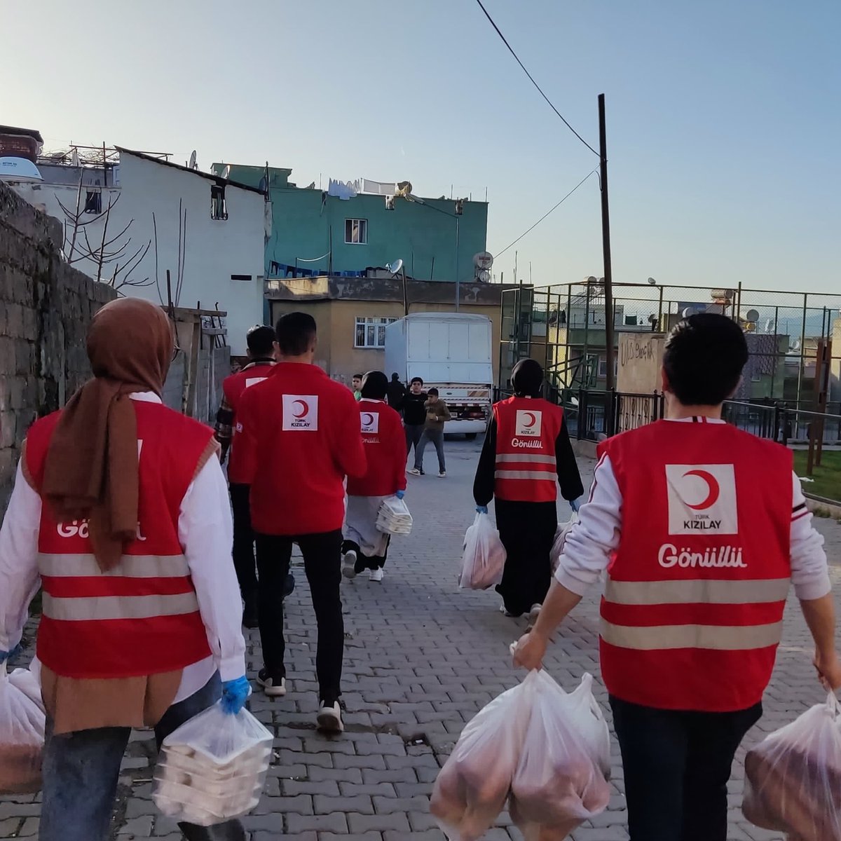 Geride bıraktığımız haftada Türkiye’nin dört bir yanında yaptığımız bazı etkinlikler: 

📍<a href="/genckizilayebyu/">Genç Kızılay EBYÜ</a> Kütüphaneler Haftası etkinliği
📍<a href="/genckizilay16/">Genç Kızılay Bursa</a> Ramazan etkinliği 
📍<a href="/genckizilay27/">Genç Kızılay Gaziantep</a> Kütüphaneler Haftası etkinliği 
📍<a href="/genckizilay56/">Genç Kızılay Siirt</a> İftar yemeği dağıtımı

Ve daha fazlası👇🏻
