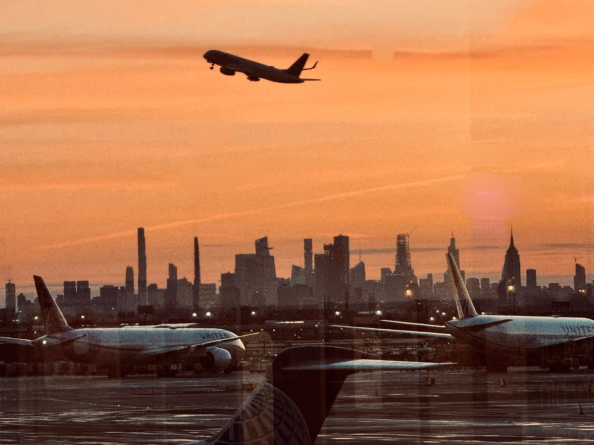 Good Morning New York from @EWRairport, @united terminal, United flight early flight leaving!