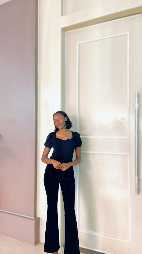 Rugazora1's tweet photo. #RwOT Exuding grace with every step, for elegance is the language of the soul. 

#pasikanziza my beloved people. 🤍 https://t.co/gclf3PGBEL