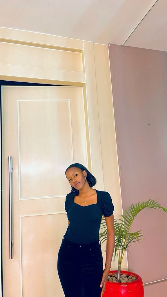 Rugazora1's tweet photo. #RwOT Exuding grace with every step, for elegance is the language of the soul. 

#pasikanziza my beloved people. 🤍 https://t.co/gclf3PGBEL
