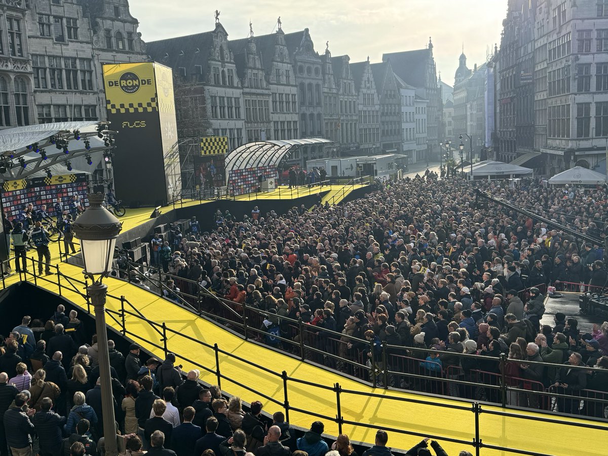 Vanop de Grote Markt van de hoofdstad van #Vlaanderen, #Antwerpen… ‘De Ronde van Vlaanderen’, volksfeest, volkssport, een verhaal van Vlaamse identiteit en culturele eigenheid! #RondeVanVlaanderen