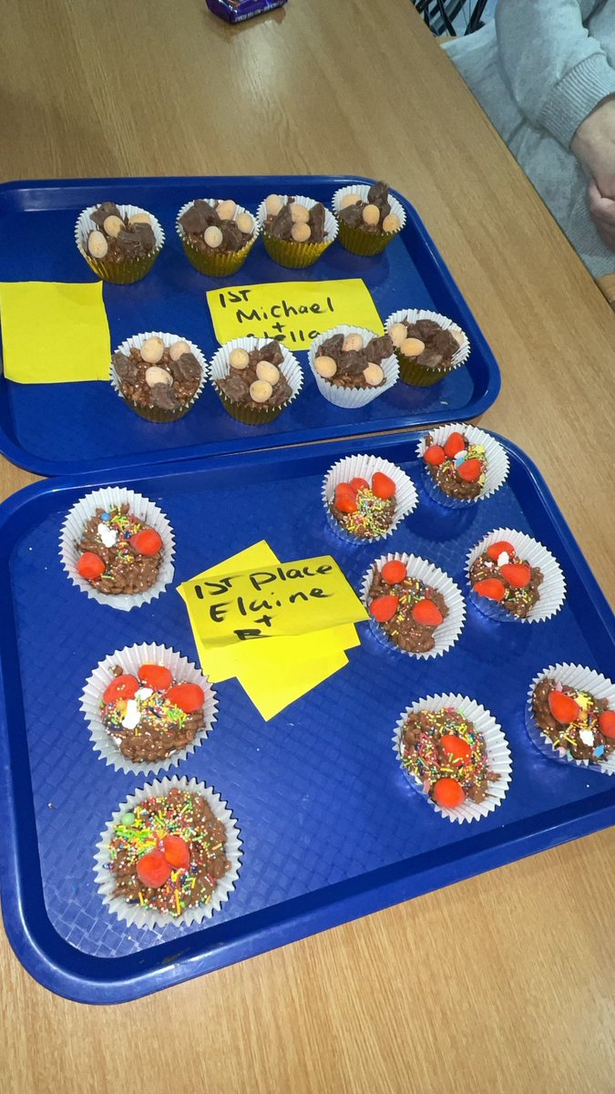 Easter sunday therapy session #cakes #therapy #hollisticcare .. today the patients enjoyed a morning of alternative therapy..pictures taken with consent .. thanks to the team for supporting these sessions 🐣