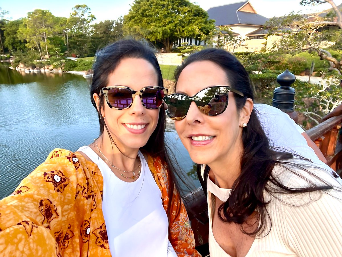 gabyarocha's tweet photo. La efeméride más importante de hoy: el cumpleaños del amor de mi vida. 🌺¡Felicidades, @mignaciamarquez! https://t.co/nhWwaf8gCG
