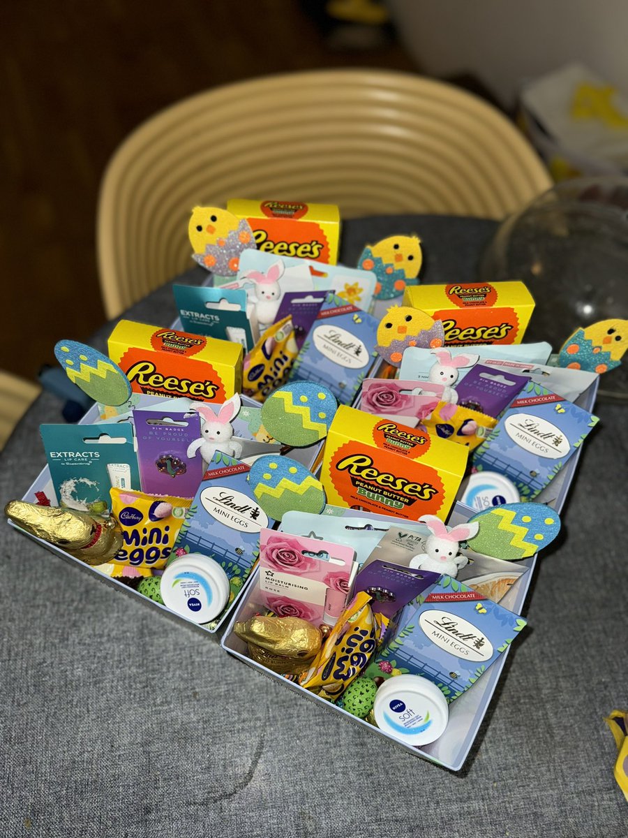 Ujala935523512's tweet image. A wonderful way to show appreciation to my placement Team! Self care Easter baskets are a great idea for promoting relaxation and rejuvenation. Including items delicious treats will surely bring smiles to their faces! 🐰🌷
#CYStNN 
#NHS 
#BDCFT 
#easter2024