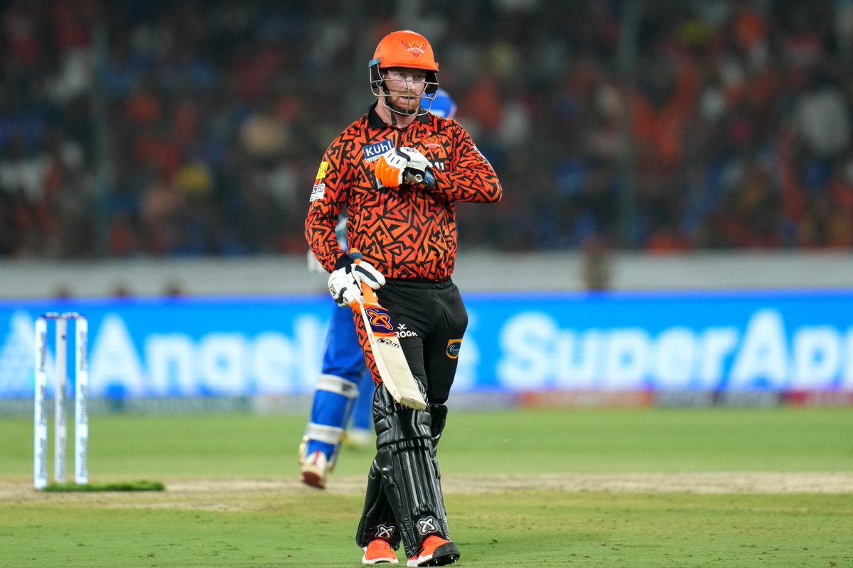 ImTanujSingh's tweet photo. Heinrich Klassen in IPL 2024 so far:

Innings - 3
Runs - 167
Average - 83.50
Strike Rate - 219.74
Fours - 5
Sixes - 17

He has 17 Sixes and just 5 fours - This is ridiculous by Klassen! https://t.co/Dy8jh9jpLh