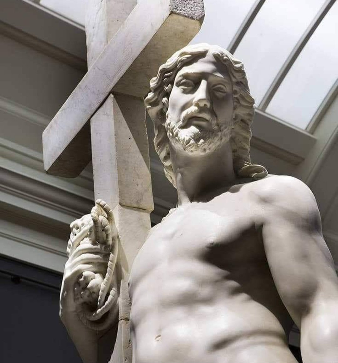 historia que merece la pena conocer. 

Miguel Ángel recibió el encargo en 1514, pero cuando lo tenía casi terminado apareció una veta oscura en la mejilla izquierda. El artista, atendiendo a su perfeccionismo, dejó inacabada la escultura y comunicó a sus clientes que...