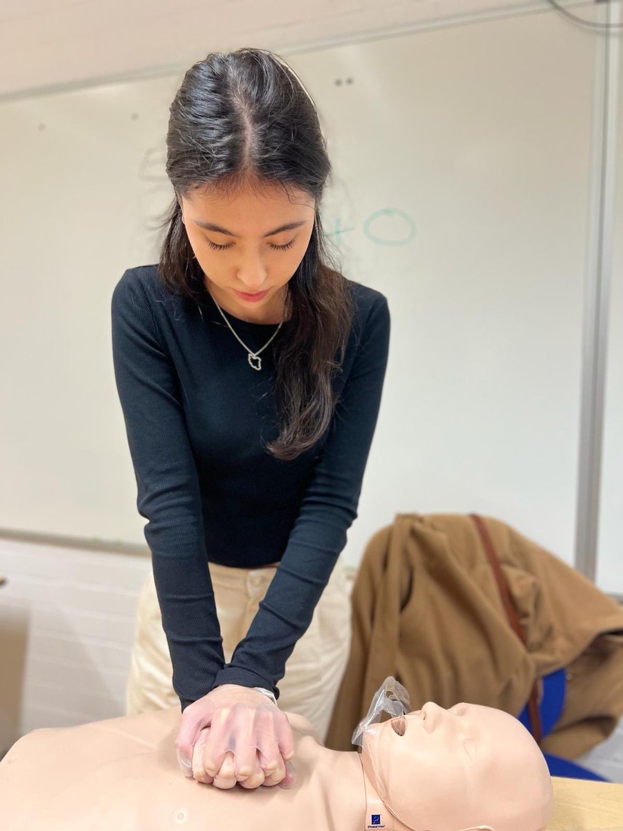 10 of our boarders had a practical afternoon in first aid training. 👏✨ To help enhance their confidence in dealing with emergency situations. 
.
.
.
.
.
.
.
.
.
.
.
#davidgamecollege #davidgame #alevel #gcse #college #boarding #boardingschool #independentcollege #privateschool