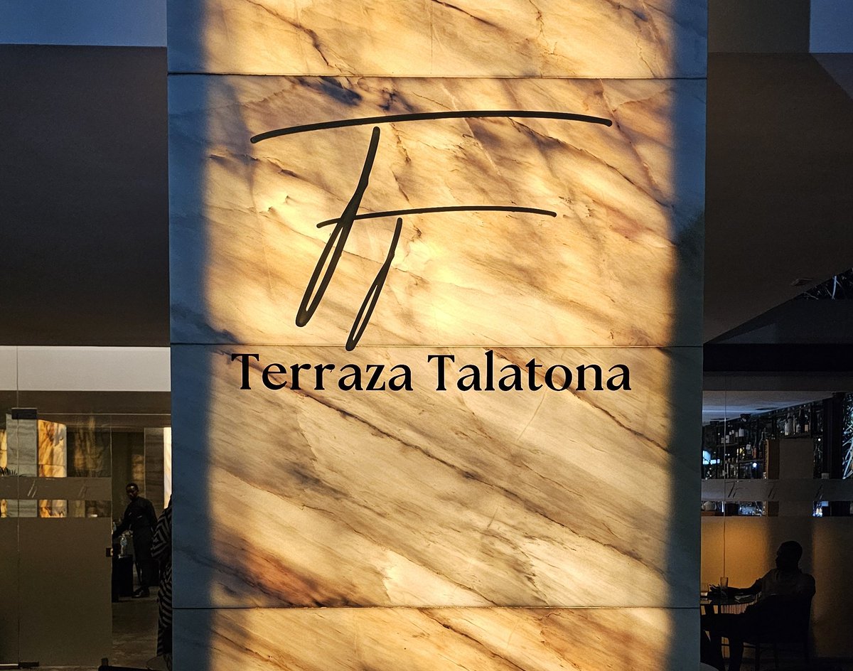 Já frequentei algumas vezes, mas já não irei colocar os pés neste restaurante.
Restaurante Terraza Talatona: Falta de respeito e inteligência emocional de um proprietário a prejudicar a experiência de mais de 40 pessoas. (Thread bem longa) 🧵
