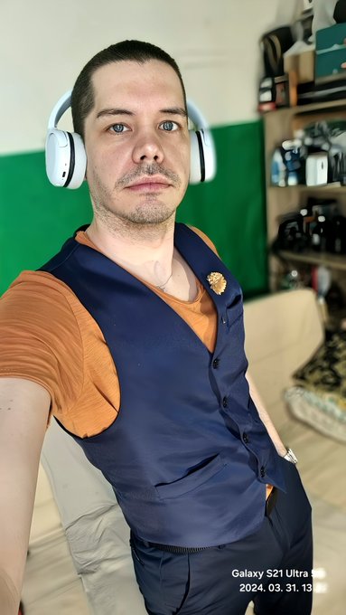 I am currently online let's come  looking me :)  https://t.co/DXmCCLPVRi  https://t.co/8fzKi7ahd6 https://t