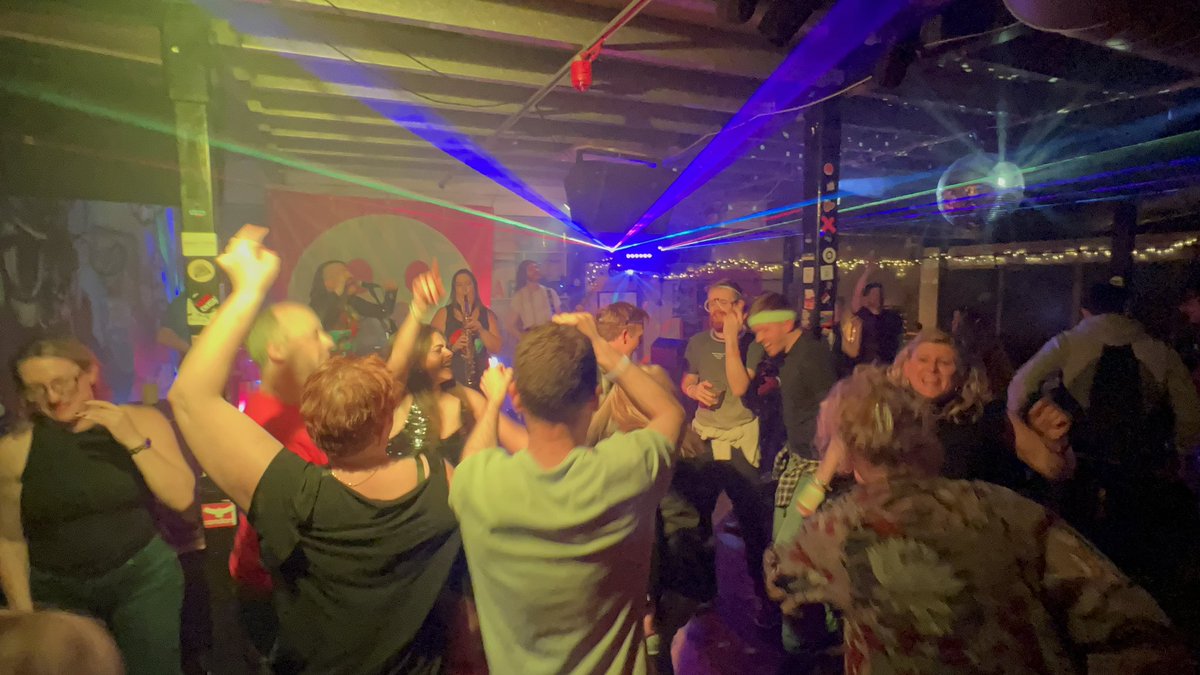 RaveAgainstTheR's tweet photo. Thank you Oxford and @tapsocialbrew  for a cracking night. What a crowd. You rocked‼️ Big love💛

#raveband #livemusic #oxford #dancemusic #classics #rave #gig #raveagainsttheregime https://t.co/DfZEhWzB6y