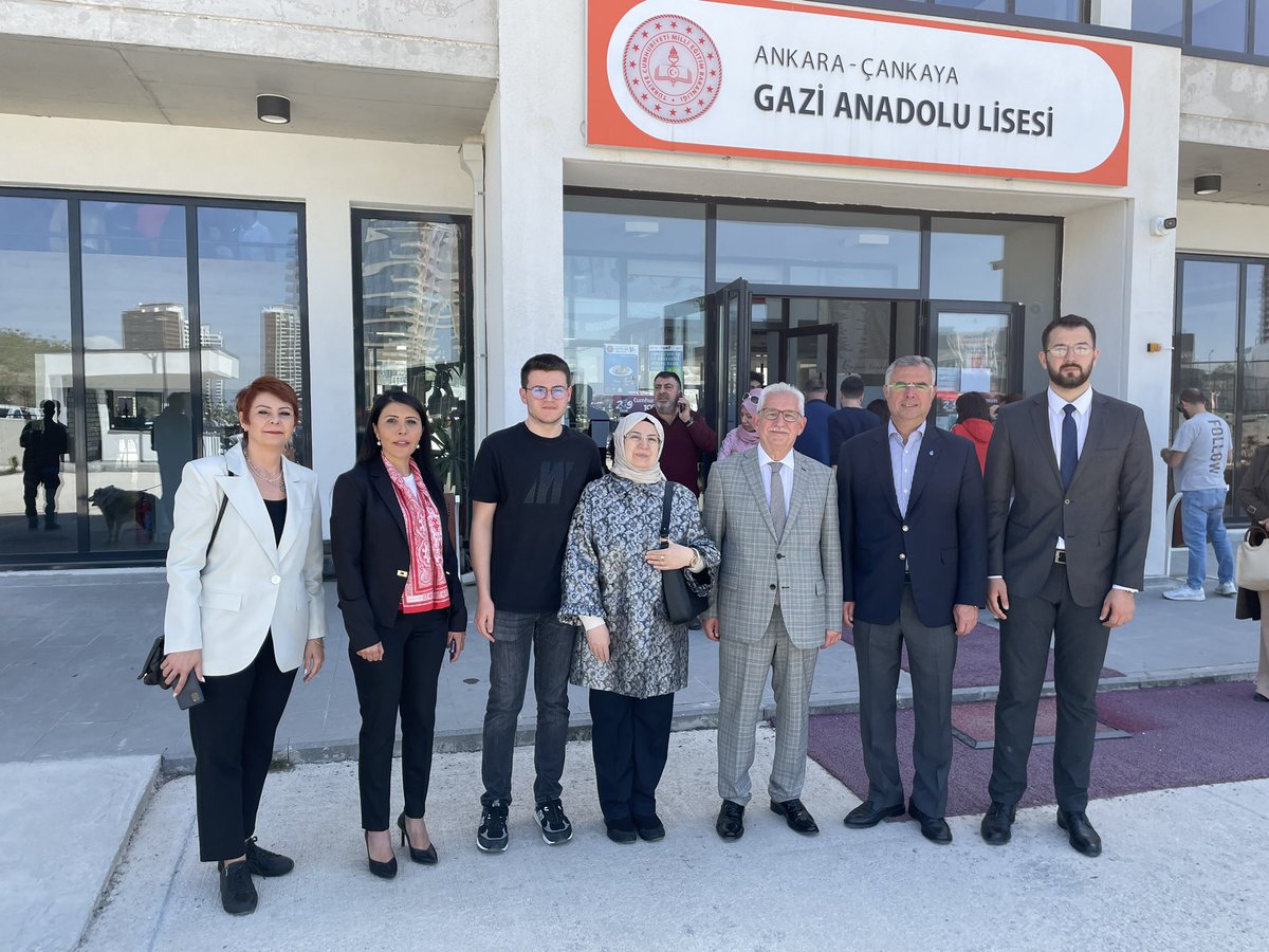 avsefikarda's tweet photo. Sırasıyla genel başkanımız Sn. @alibabacan ‘ın , Ankara B.B. Başkan adayımız Sn.@CelalMumtaz Akıncı’nın sonrasında da Çankaya B. Başkan adayımız Sn. @KarsakSelin ‘ın oy kullanmasına eşlik ettik. 
Kazanan, demokrasinin gücü ve milletimizin iradesi olsun!" https://t.co/VZ5thy9fuJ