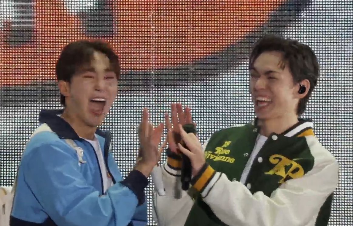 not at them doing the "the moon is beautiful" meme again seungkwan loves that so much dfhsdfh