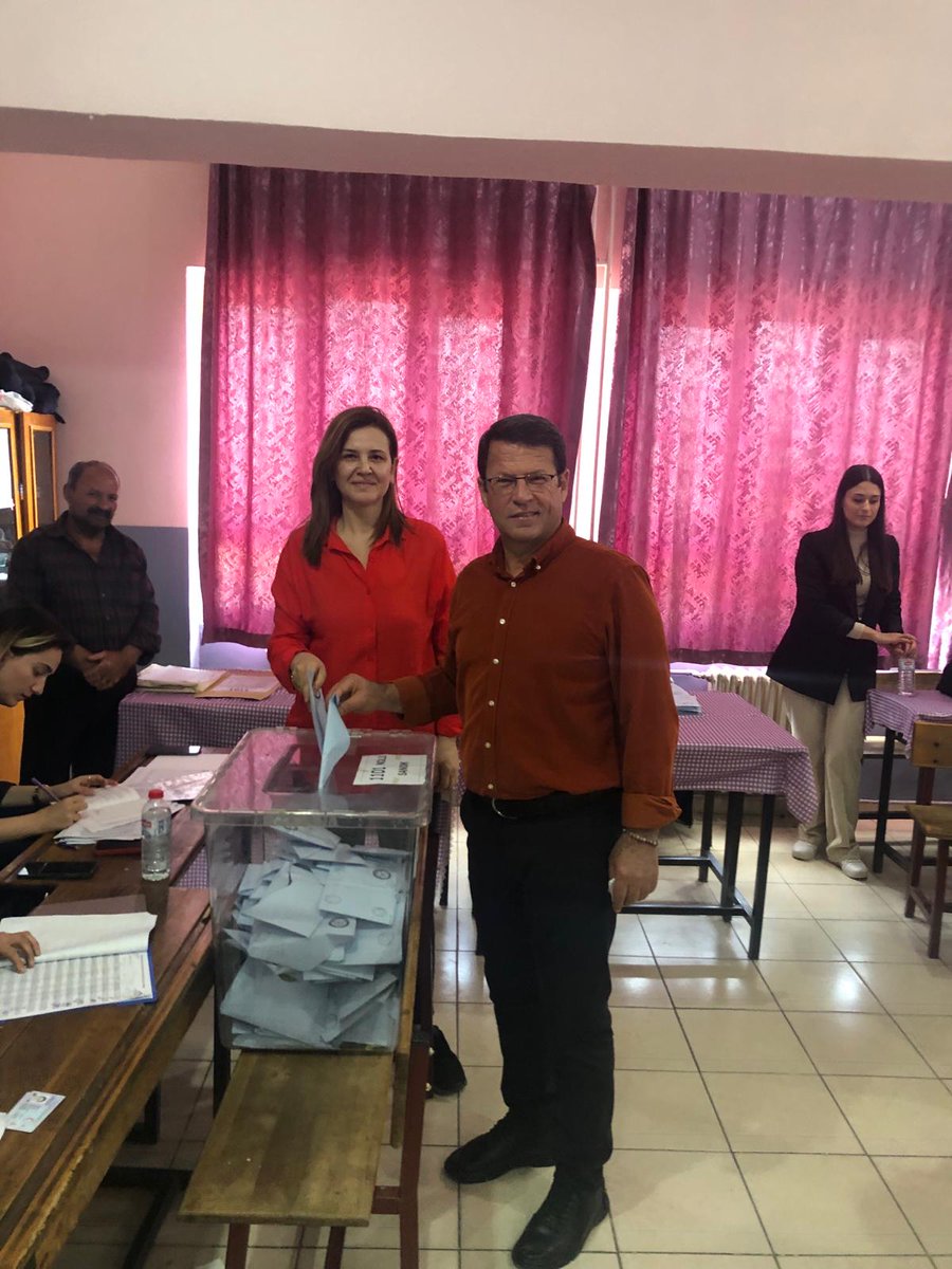 Sevgili eşim ile birlikte 31 Mart Mahalli İdareler seçiminde oyumuzu kullandık.

Seçim sonuçlarının ilçemiz başta olmak üzere ülkemiz ve milletimize hayırlı olmasını diliyor, yeni seçilecek yönetime şimdiden başarılar diliyorum.
