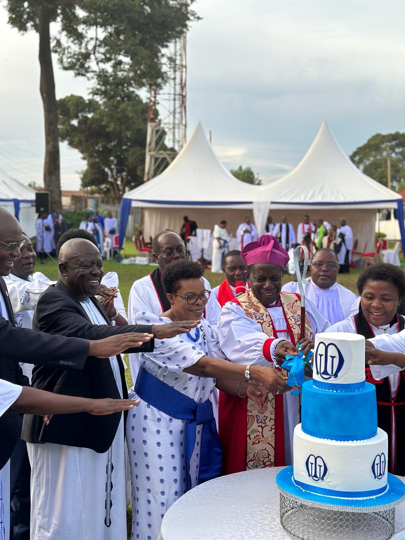 Blessed Easter! I was honored to be the Guest of Honor at Mary's Day, celebrating the Patron Saint of Mothers' Union. Mary's love and compassion this Easter should inspire us in our roles as mothers. Wishing you all a joy-filled day! #Easter #MarysDay #MothersUnion 🕊️