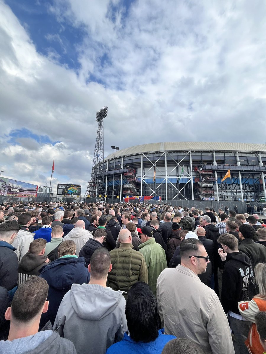 Hoeveel eerder willen jullie nog dat we naar het stadion komen? <a href="/VraagFeyenoord/">Feyenoord Supporterservice</a>