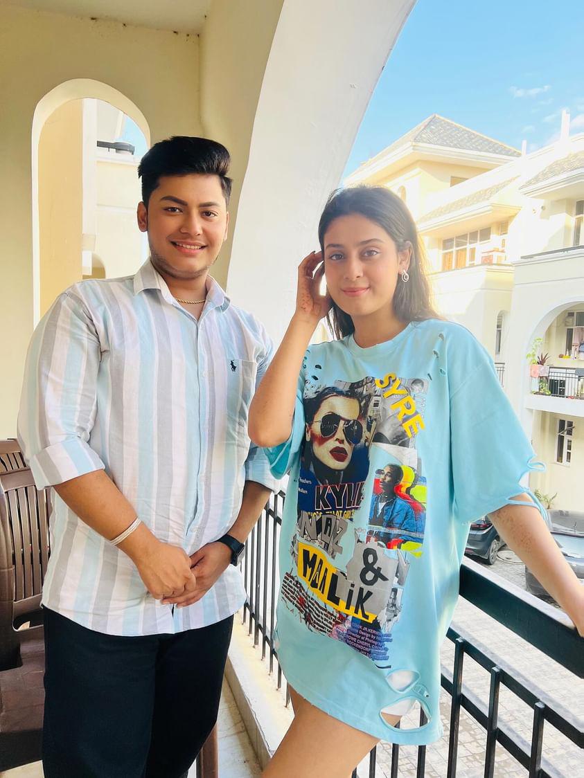 SushxHana's tweet photo. Fan Movment he's and so cute both of you ♥️🧿🥹
Pics with Vishal
#IshaMalviya #iahafam
#FanMovement https://t.co/iMKosKXyGn