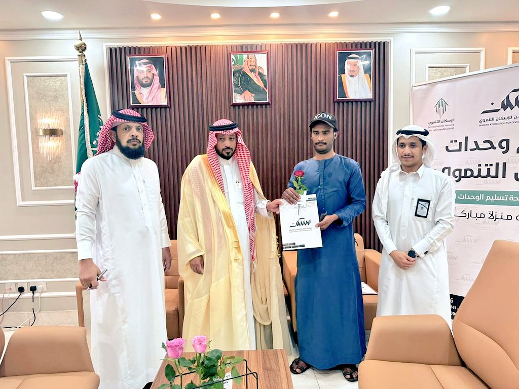 محافظ #فيفاء المهندس صالح بن علي القحطاني يرعى توقيع جمعية مسكن للإسكان التنموي عدداً من عقود الوحدات السكنية مع المستفيدين في محافظة فيفاء بإجمالي 12 وحدة سكنة جاهزة بمحافظة العارضة لعدد 72 مستفيد .