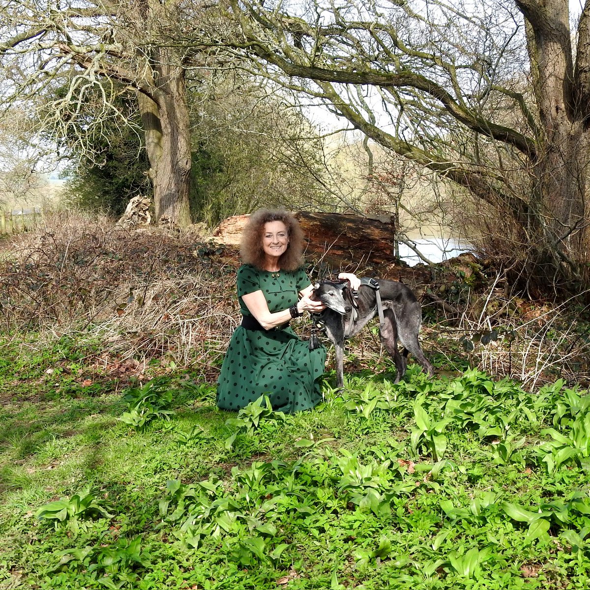 🌿🐾💚Spring is finally here!💚🐾🌿
🌱Me and Rio🌱
#GreyhoundsMakeGreatPets #GreyhoundsMakeGreytPets #BanGreyhoundRacing