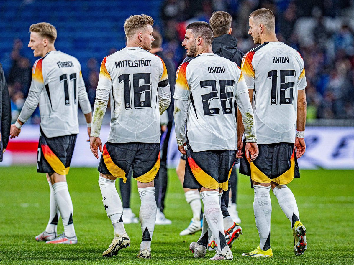 Wenn dir jemand gesagt hätte, dass der #VfB in der letzten Länderspielpause genauso viele Spieler stellt wie Dortmund und Bayern zusammen, die dann auch noch alle gg Frankreich zum Einsatz kommen. Was hättest du ihm dann gesagt? #FRAGER