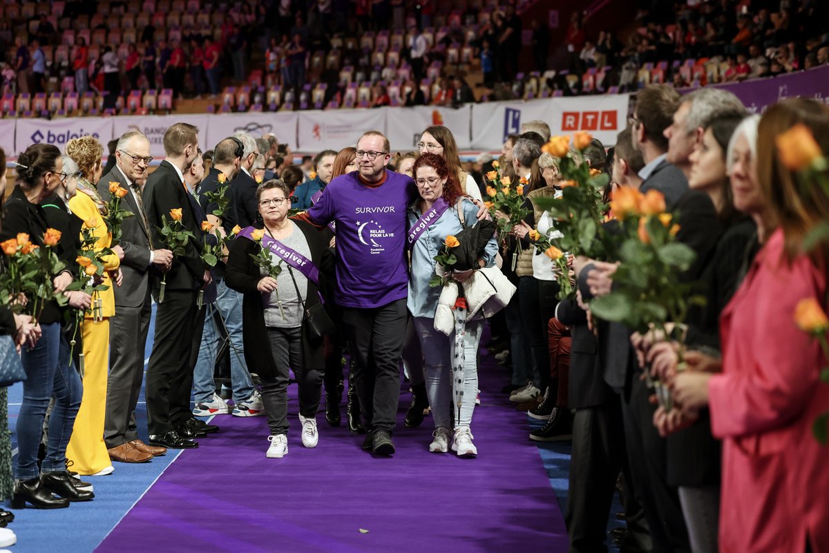 💜 S.A.R. la Grande-Duchesse a assisté, ce samedi, à la cérémonie d’ouverture du #RelaispourlaVie, l'événement @FondationCancer destiné à récolter des fonds pour la lutte contre le #cancer. Une équipe #MaisonduGrandDuc figurait parmi les 500 équipes alignées. ©MGD/S.Margue