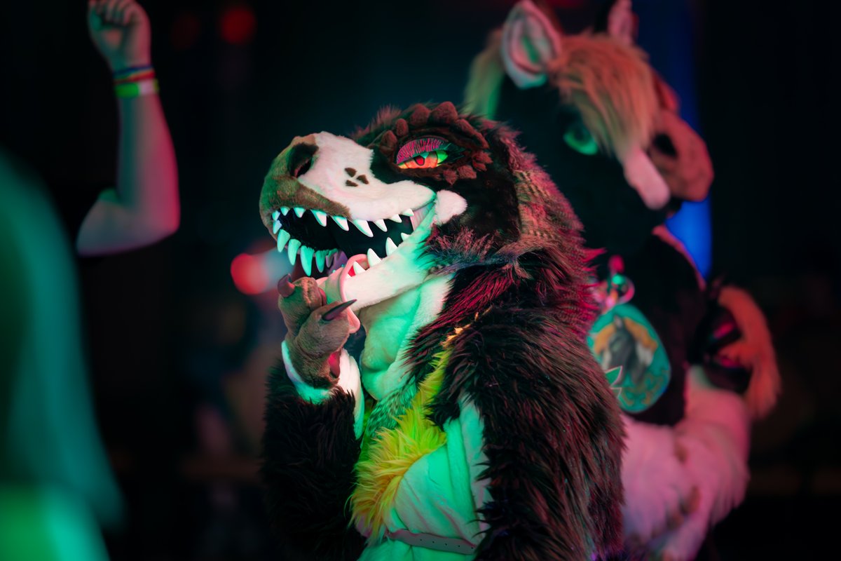 🦊: <a href="/DinosaurDoggy/">💖PUP💖</a>
🧵: <a href="/TheBeastcub/">TheBeastcub</a> + <a href="/NordstromKaiju/">𒌐 Nordstrom</a>
📷: @keeewiiii

#furryfiesta #TFF2024 #furries #fursuit