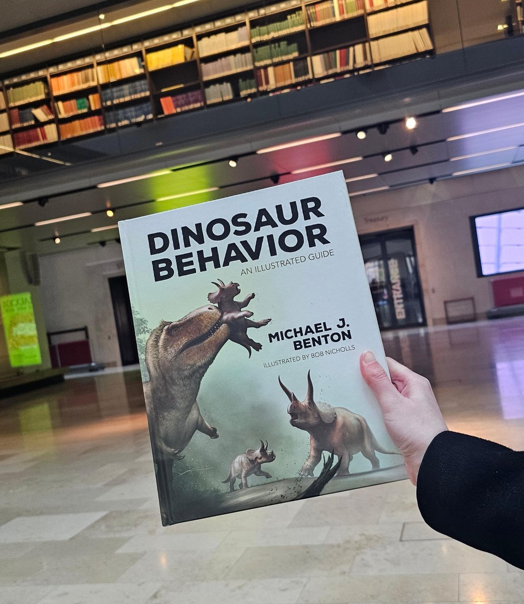 Today, world-renowned palaeontologist Michael Benton will be @oxfordlitfest discussing Dinosaur Behaviour. Learn more: hubs.ly/Q02nMBvR0 #Paleontology #Dinosaurs