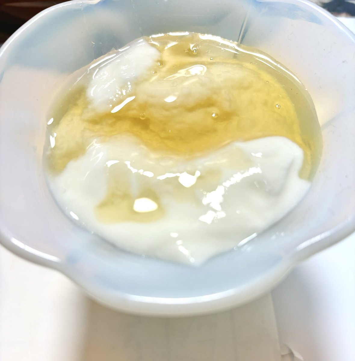 #ぴんく当選報告

<a href="/ono_farm_plus/">ONO FARM PLUS</a> 様よりばりみつ夕張蜂蜜全10種 をいただきました🤍
産地によって少しずつ色が違うのにびっくり😳🩷こんなに差が出るんですねー！非加熱なのも◎︎👍🏻 ̖́-
一番好きなはちみつヨーグルトにしていただきました🍯あと9種類大切に味わって食べたいと思っています。