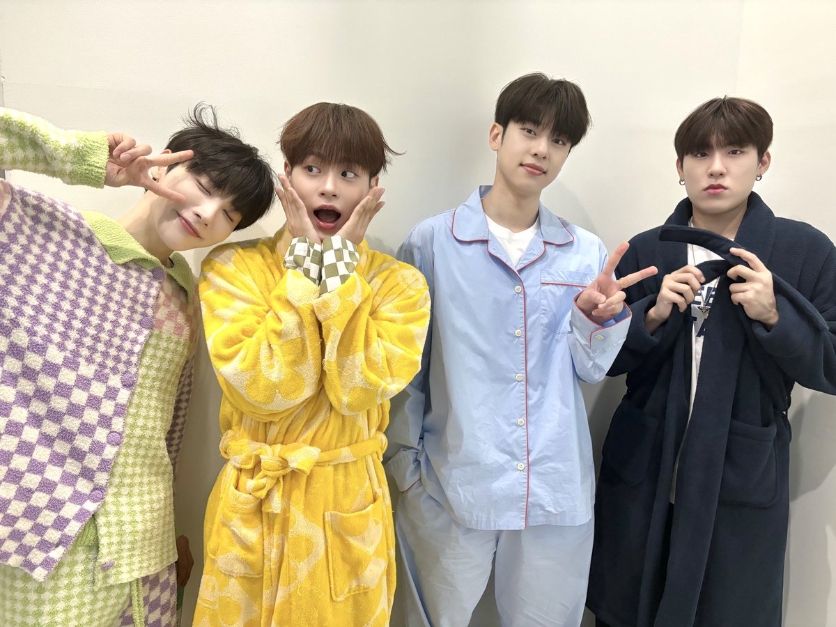 AB6IX tweet media