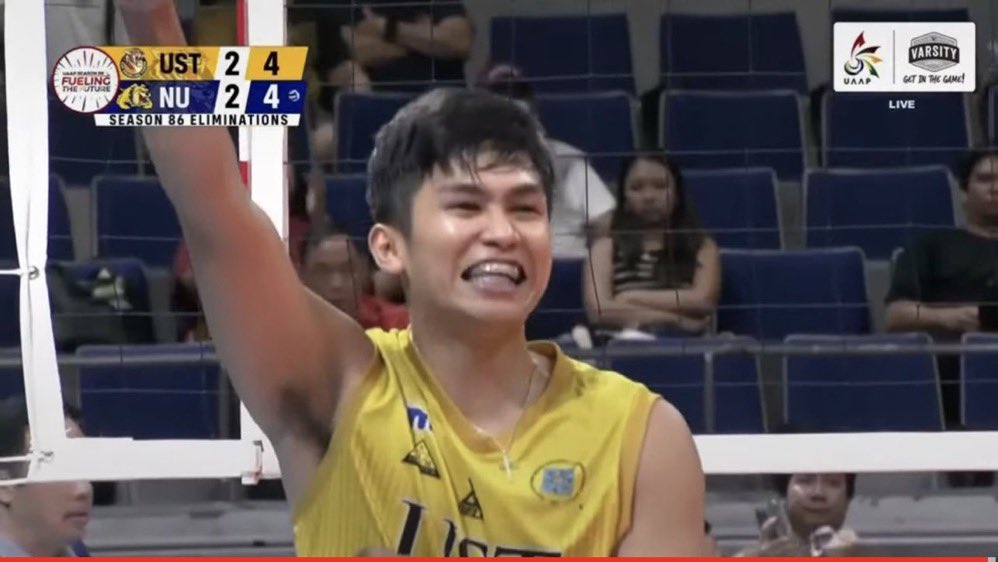 lilyganados's tweet photo. The armpit that can launch a thousand beks. Gboy Dela Vega reclaiming the Sexiest Man Award in UAAP from his closest kili kili rival Daculan.. https://t.co/wmnWOkPIrT