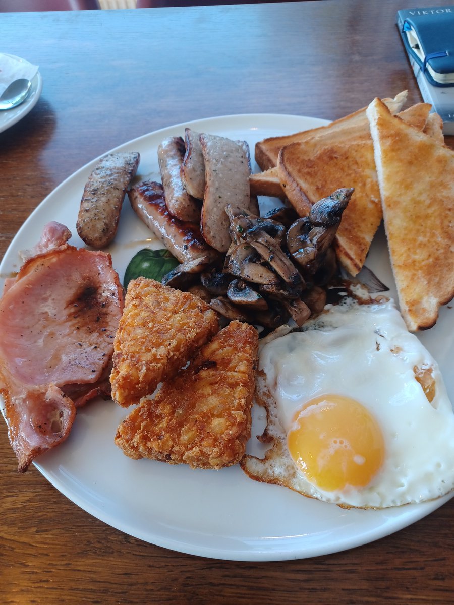 Enjoyed this breakfast at Fratellis in Ongar, Essex. I don't eat beans. @fryupinspector @FryUpSociety