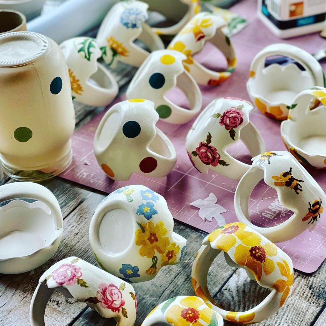 Today is the last day to order for Easter. Check out my Etsy store to order. Link in bio #etsygifts #emmabridgewateraddict
#emmabridgewater