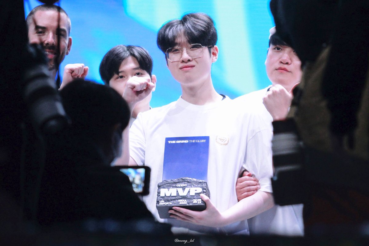 온 형들이 공동육아해서 보살핀 막내