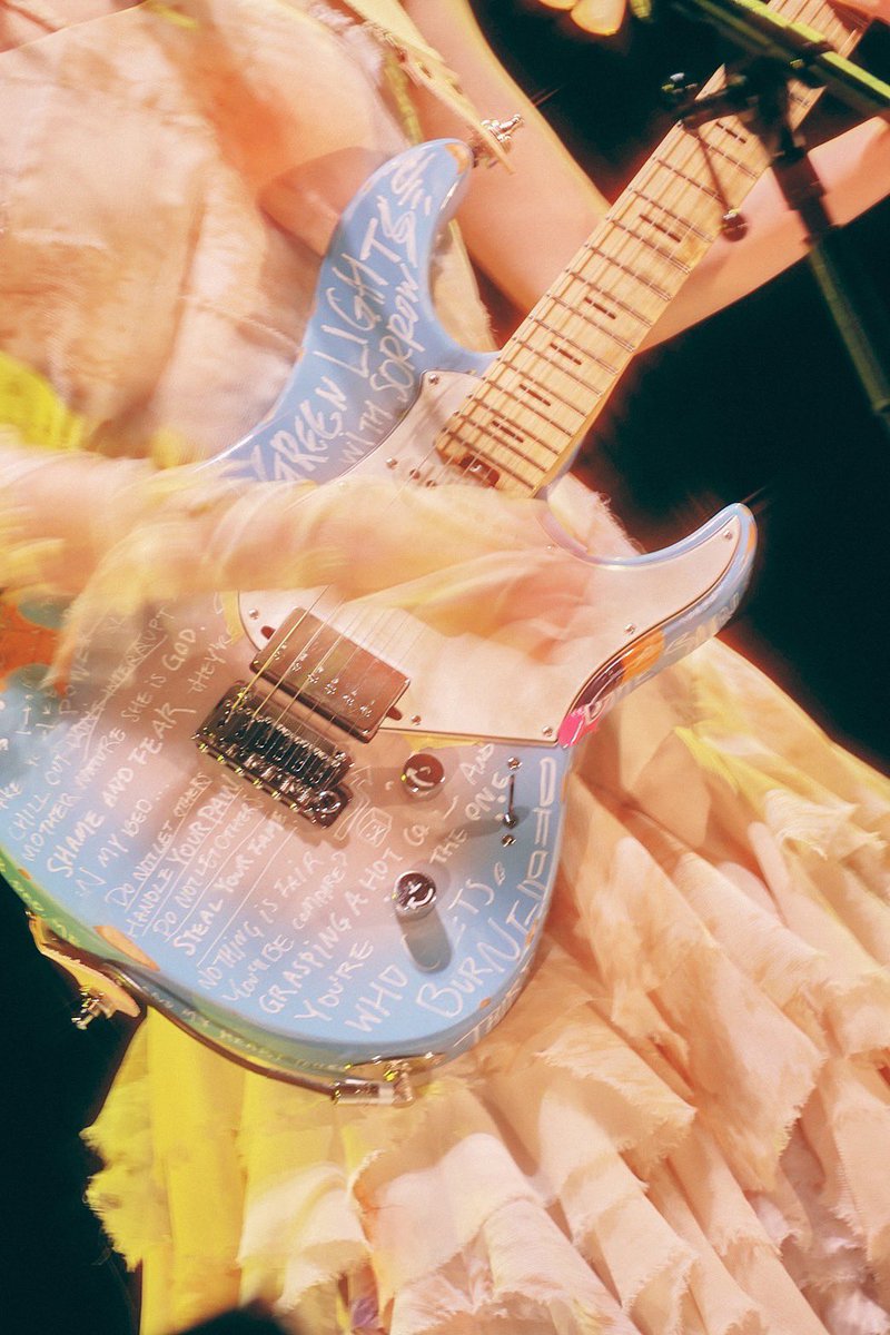 milet_music's tweet photo. 初お披露目からいっぱい落書き。
私、まだまだですが、大好きな音だよ。
これからよろしくね。
#milet_GREENLIGHTS https://t.co/JMYx8tylj8