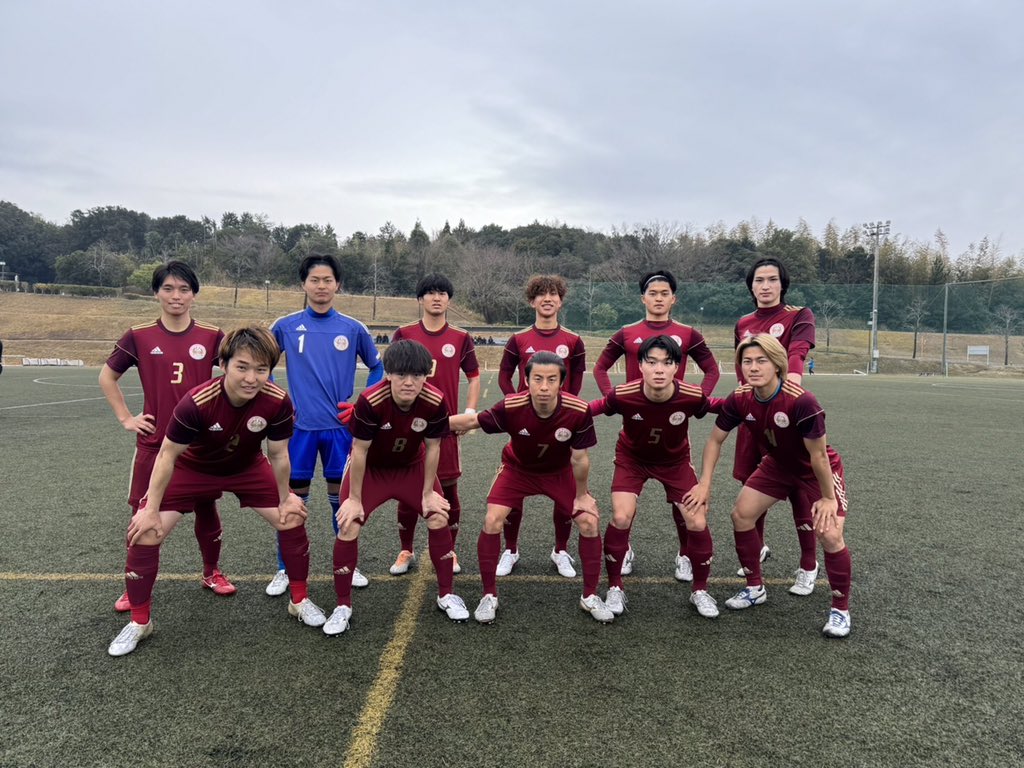 takahitoando's tweet photo. 愛知県学生サッカー選手権兼天皇杯愛知県学生トーナメント2回戦！
1部リーグの日本福祉大学に勝利し、ベスト8進出を決めました！
前半2点を先行するも、三度のビッグチャンスをバー2回、GKのファインセーブ1回に阻ま���るなど決めきれず。一時は2-2に追いつかれましたが、それでも延長戦でコーナーから勝ち越し弾を決めて3-2！
2024年シーズン初陣を白星で飾ることが出来ました！
次は明後日、準々決勝。全力で挑みます！
#大学サッカー #meijosoccer #meijo_univ #天皇杯