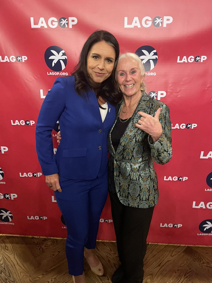 RoxanneHoge's tweet photo. How can you tell what someone's heart is like? When they're kind to your mama.
@TulsiGabbard is good people.
Thanks for coming to visit @GOPLosAngeles and remind us that we are not alone. #howtheleftlostme https://t.co/reFS4NkoyI