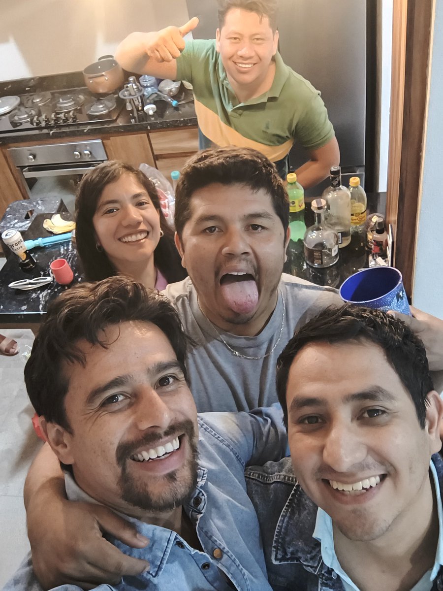 vic_alvt's tweet photo. Esos son tus amigos? 
Mis mejores amigos https://t.co/nZoOTkD5QA
