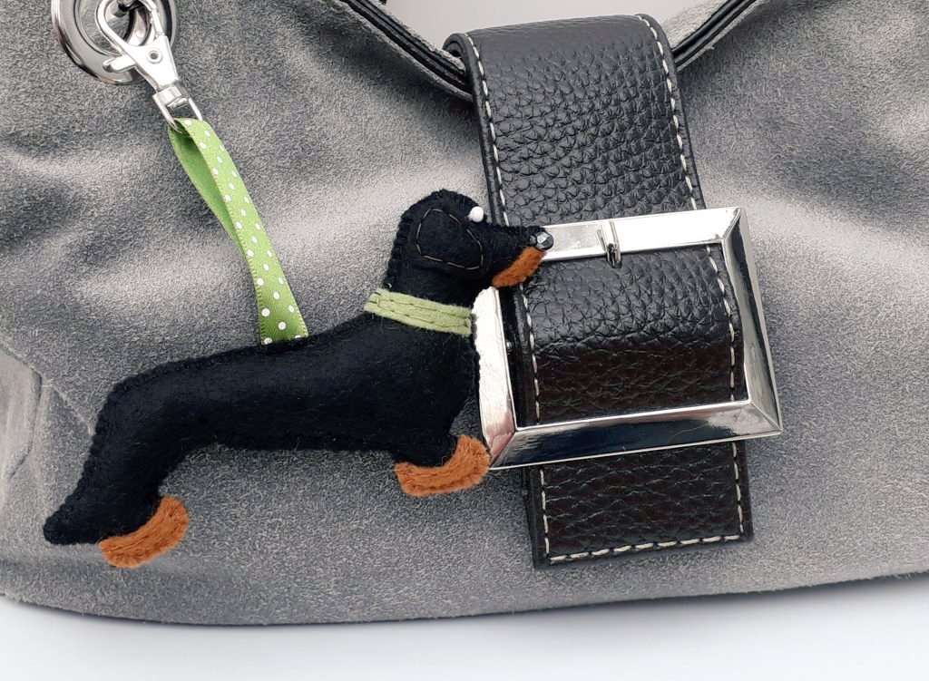 misheleneous.etsy.com 🐕 Always 'dachshund' around trying to find your house keys? Never lose them again with one of my cute pooch keyrings. Also available as charms, for doggy-style bag bling 👜 #etsy #MHHSBD #EarlyBiz