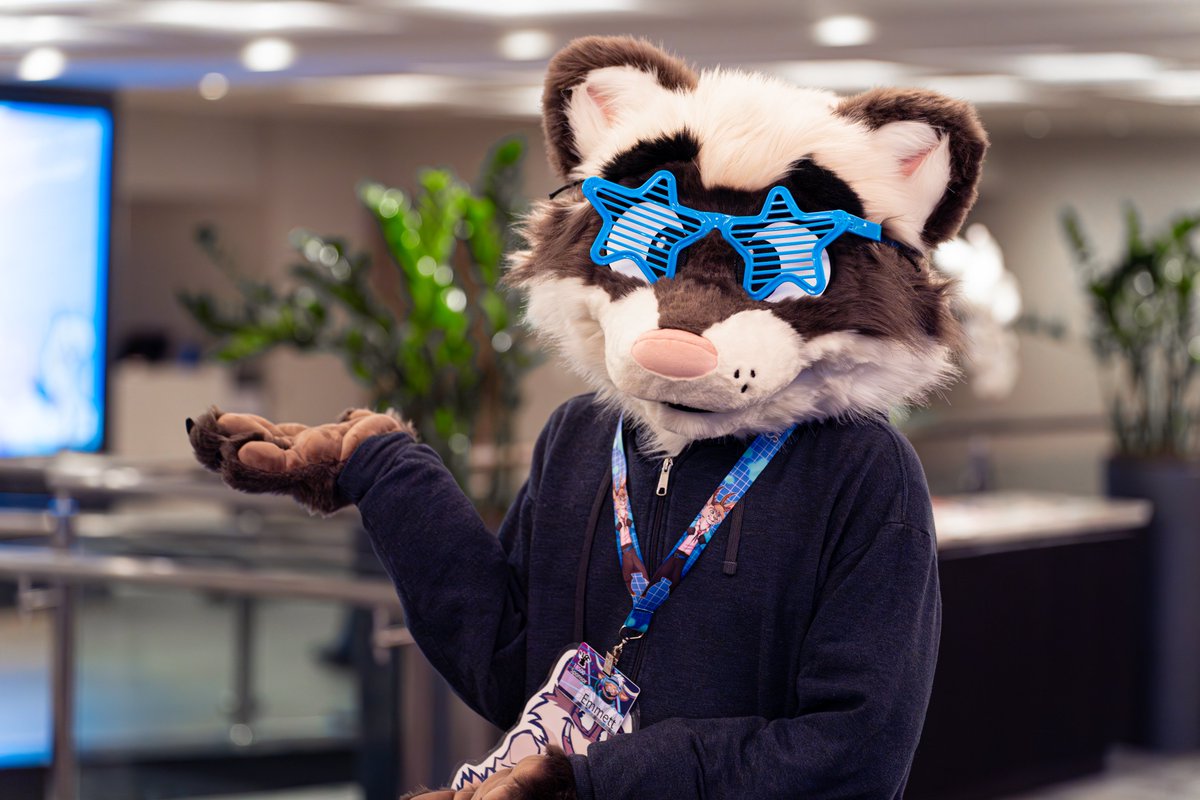 🦊: <a href="/EmmettRaccoon/">Emmett Raccoon</a>
🧵: <a href="/justlikeorf/">orf</a>
📷: @keeewiiii

#furryfiesta #TFF2024 #furries #fursuit