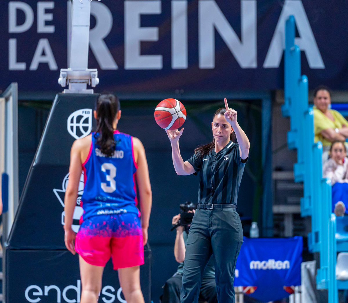 FGB (@fgb_baloncesto) on Twitter photo Moi Orgullosas 🤩 da nosa compañeira Paula Lema! 🙌🏻
🔹Xa é oficial! Paula estará hoxe no equipo arbitral da Final da #CopaLFEndesa 🏆
🔛A partir das 12:30 h poderemos seguila no duelo que nos deixará a unha novas Campioas: <a href="/valenciabasket/">Valencia Basket Club</a> vs <a href="/casademontBZ/">Casademont Zaragoza</a> ⛹🏻♀️
💜 O noso 👏👏 Moi Orgullosas 🤩 da nosa compañeira Paula Lema! 🙌🏻
🔹Xa é oficial! Paula estará hoxe no equipo arbitral da Final da #CopaLFEndesa 🏆
🔛A partir das 12:30 h poderemos seguila no duelo que nos deixará a unha novas Campioas: <a href="/valenciabasket/">Valencia Basket Club</a> vs <a href="/casademontBZ/">Casademont Zaragoza</a> ⛹🏻♀️
💜 O noso 👏👏