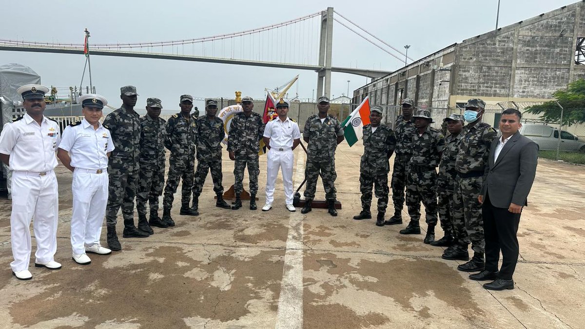 In Maputo, INS Sujata (22 Mar 2024) personnel conducted Joint exercises with Moz Navy personnel like firefighting demonstration, cross-diving, medical evacuation drill and lectures on Navigation and emergency drills. #indiainmozambique @IndiaCoastGuard @indiannavy